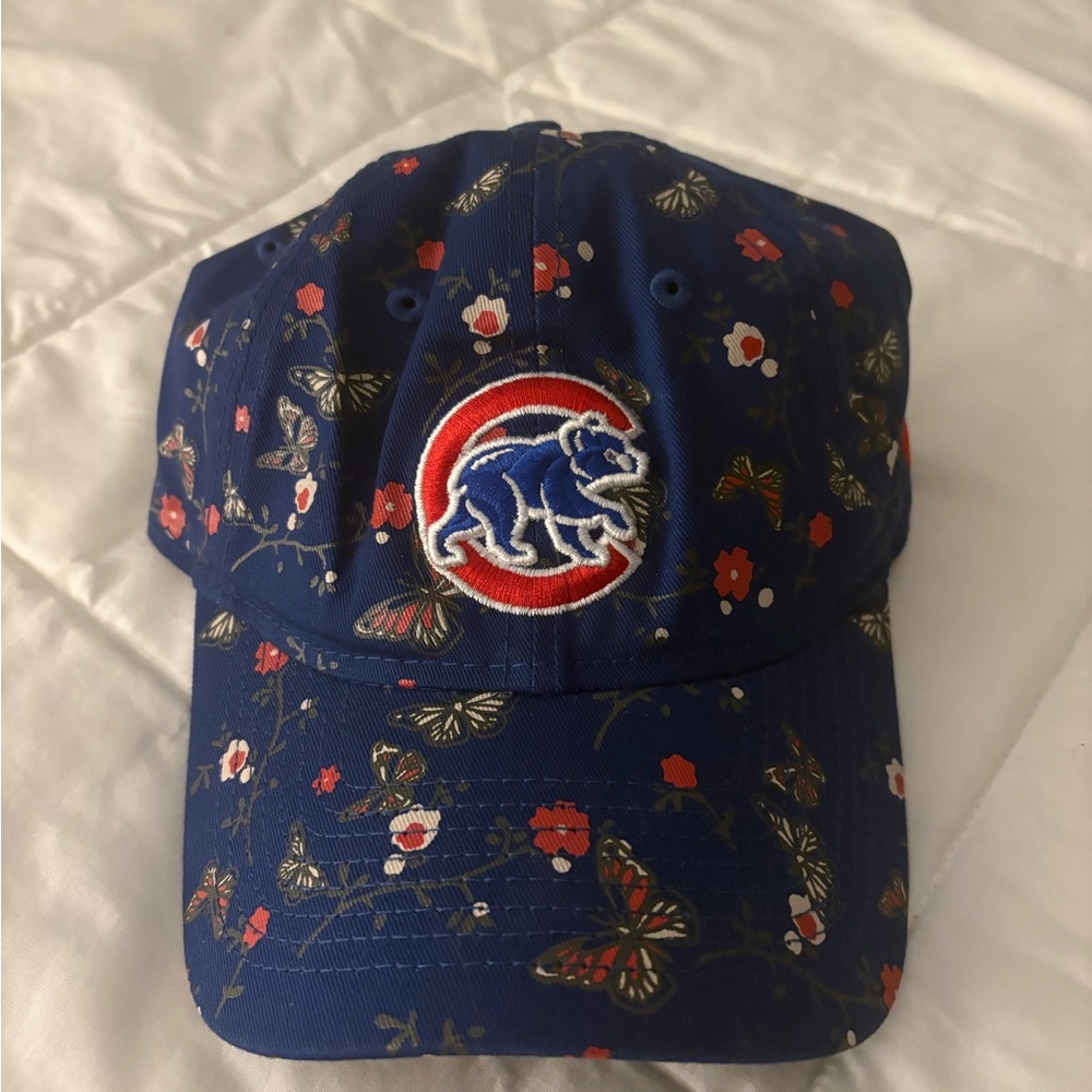 NWT Chicago Cubs floral baseball hat (women’s)